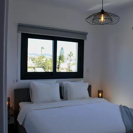 Two Bed Penthouse With Private Seaview Rooftop Garden *