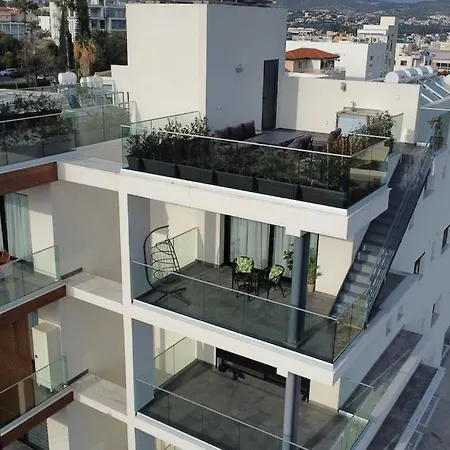 Two Bed Penthouse With Private Seaview Rooftop Garden *